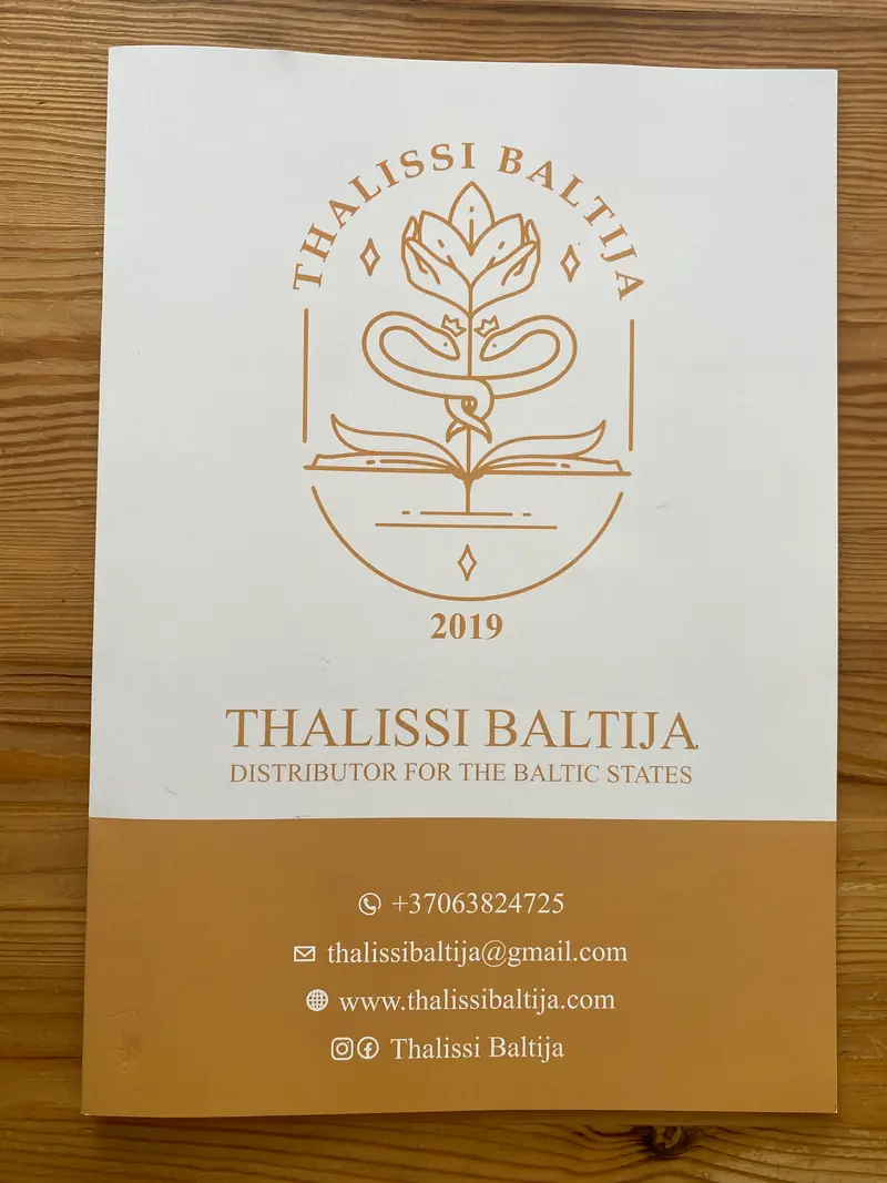 Thalissi Baltija kosmetikos katalogas su auksiniu logotipu